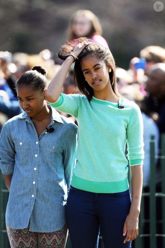 Malia et Sasha Obama pour la traditionnelle chasse aux oeufs de la Maison Blanche, le 1er avril 2013.