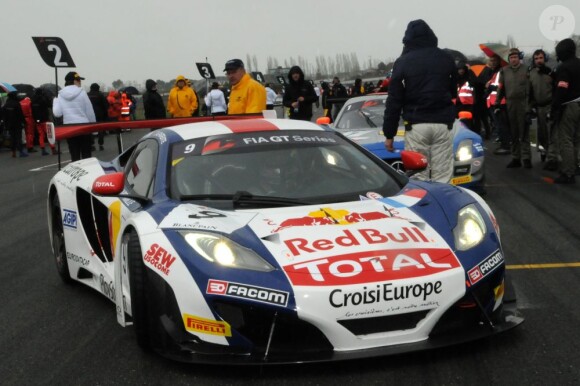 Sébastien Loeb dans sa McLaren Red Bull lors de la Coupe de Pâques sur le circuit de Nogaro les 30, 31 Mars et 1er Avril 2013.