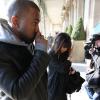 Après avoir passé le week-end avec Kanye West à Paris, Kim Kardashian, enceinte, rentre à Los Angeles le 2 avril 2013.
