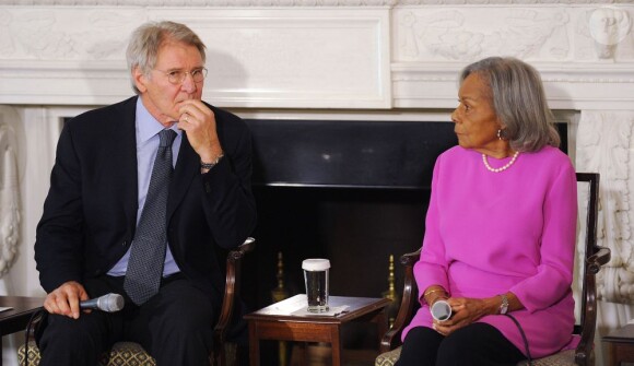 Harrison Ford et Rachel Robinson, veuve de Jackie Robinson - Présentation du film "42" à la Maison Blanche, à Washington le 2 avril 2013.