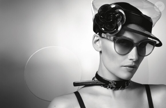 Campagne Chanel Eyewear avec le top et l'actrice Letitia Casta