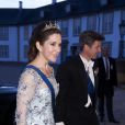 La princesse Mary de Danemark avec son mari le prince Frederik au dîner de gala donné par la reine Margrethe II de Danemark en l'honneur du président de la Finlande Sauli Niinistö et sa compagne Jenni Haukio au palais de Fredensborg, le 4 avril 2013.