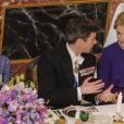  Mme le Premier ministreHelle Thorning-Schmidt était placée entre le prince Frederik et la princesse Marie. Dîner d'Etat donné par la reine Margrethe II de Danemark en l'honneur du président de la Finlande Sauli Niinistö et sa compagne Jenni Haukio au palais de Fredensborg, le 4 avril 2013. 