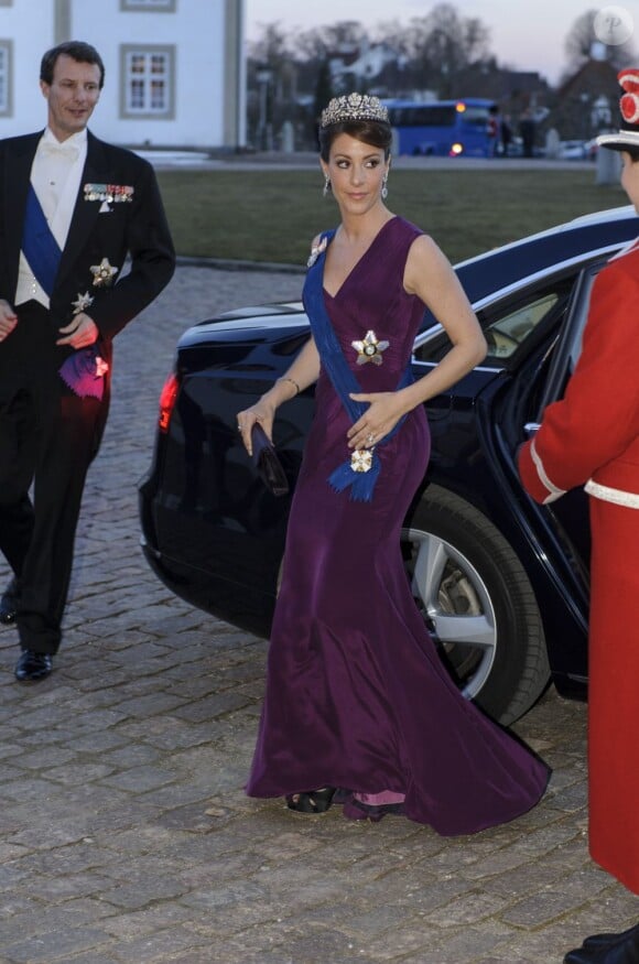 La princesse Marie de Danemark arrivant pour le dîner en l'honneur du couple présidentiel finlandais au palais de Fredensborg le 4 avril 2013