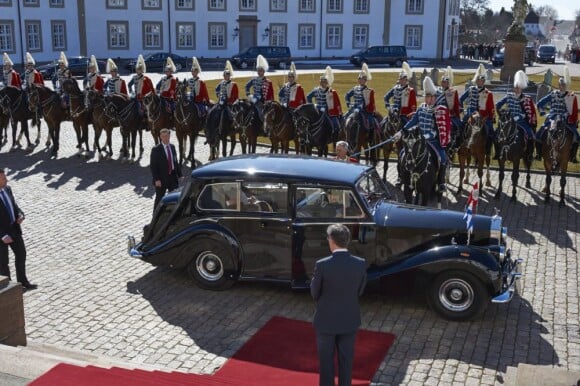 La reine Margrethe II de Danemark, le prince consort Henrik, le président finlandais Sauli Niinistö et sa femme Jenni Haukio arrivant au palais de Fredensborg le 4 avril 2013