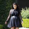 Kim Kardashian, enceinte et tout de noir vêtue avec un chemisier transparent, une jupe en cuir et des souliers Jimmy Choo, quitte sa maison. Beverly Hills, le 28 mars 2013.