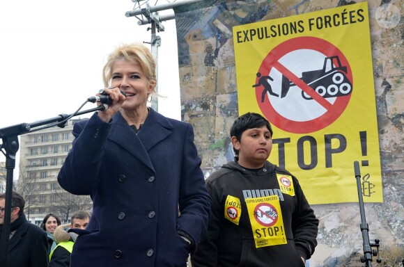 Fanny Ardant soutient Amnesty International contre l'expulsion des Roms, à Paris, le 6 avril 2013.