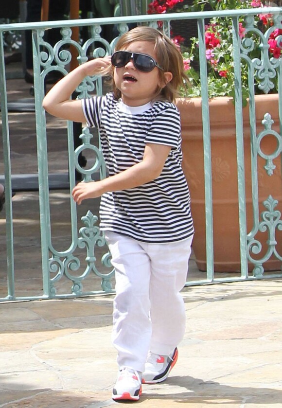 Mason Disick, 4 ans, se rend avec sa mère Kourtney Kardashian au Marmalade Cafe. Calabasas, le 7 avril 2013.