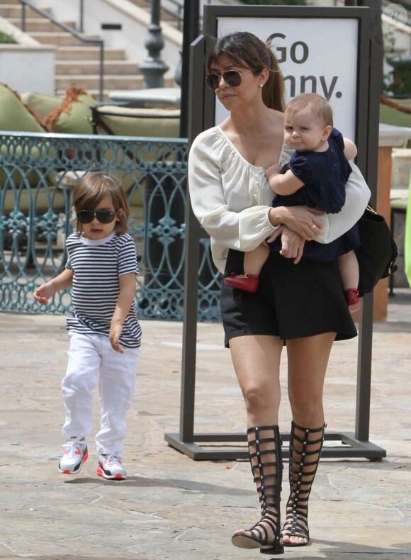 Kourtney Kardashian emmène ses enfants Penelope et Mason au Marmalade Cafe à Calabasas après avoir assisté à la messe. Le 7 avril 2013.