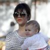 Kourtney Kardashian et sa fille Penelope à Malibu, le 7 avril 2013.