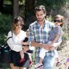 Kourtney Kardashian et Scott Disick quittent le Marmalade Cafe avec leurs deux enfants Mason et Penelope. Calabasas, le 7 avril 2013.