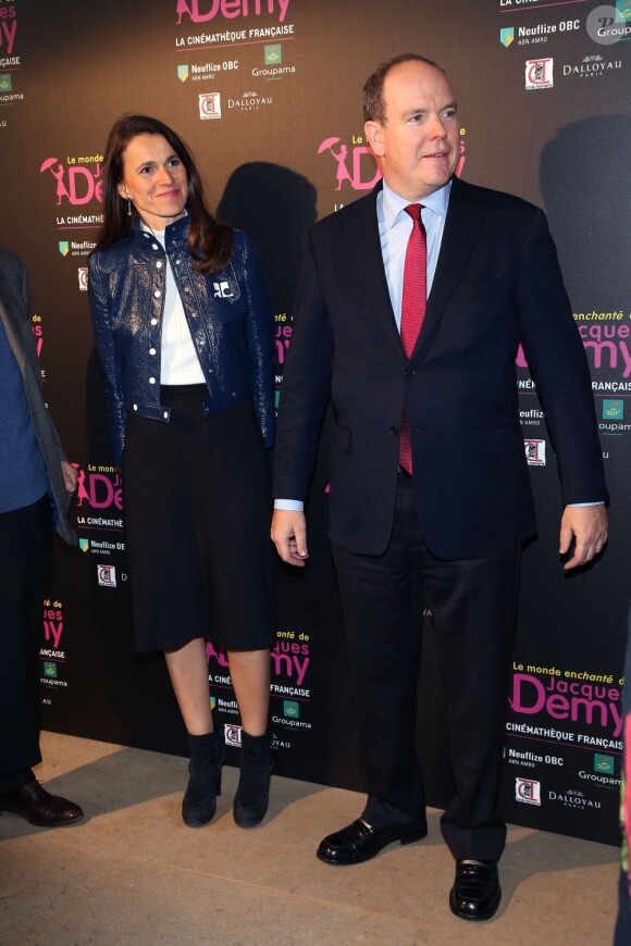 Aurélie Filippetti et le prince Albert II de Monaco à la Cinémathèque française pour rendre hommage à Jacques Demy, objet d'une exposition (Le Monde enchanté de Jacques Demy), le 8 avril 2013.