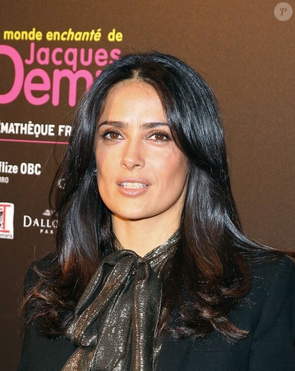 Salma Hayek est à la Cinémathèque française pour rendre hommage à Jacques Demy, objet d'une exposition (Le Monde enchanté de Jacques Demy), le 8 avril 2013.
