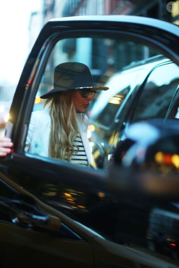 Exclusif - Lindsay Lohan sort d'un restaurant à New York, le 8 avril 2013.