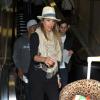 Jessica Alba et son mari Cash Warren arrivent à Los Angeles, le 8 avril 2013 après avoir passé quelques jours au soleil.