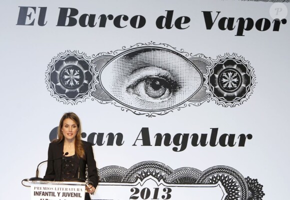 La princesse Letizia d'Espagne à la cérémonie de remise des prix de littérature jeunesse, le 9 avril 2013 à la Real Casa de Correos, à Madrid.