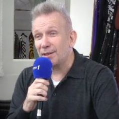Jean Paul Gaultier interviewée par Nikos Aliagas dans l'émission Les Incontournables pour Europe 1.