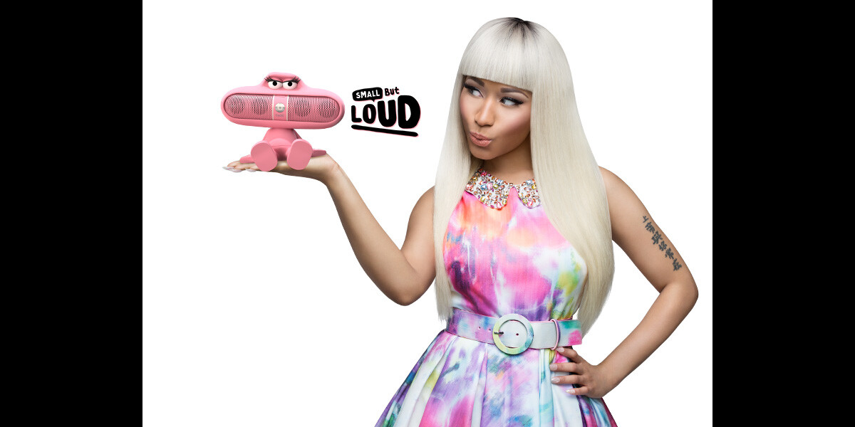 Photo Nicki Minaj et sa Pink Pill signée Beats by Dre. Purepeople