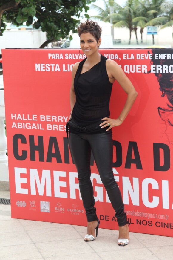 Halle Berry lors du photocall du film The Call avec Halle Berry, enceinte de 3 mois, à Rio de Janeiro le 10 avril 2013.