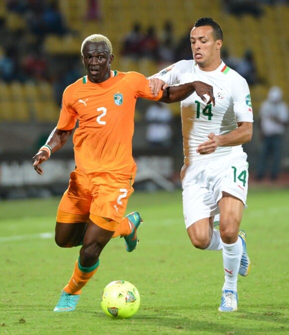 Foued Kadir et Arouna Koné lors du match Algérie-Côte d'Ivoire à Rustenburg, le 30 janvier 2013.