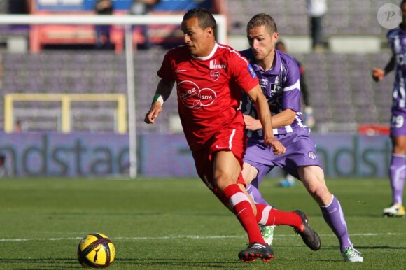 Antoine Devaux et Foued Kadir lors de Toulouse contre Valenciennes à Toulouse le 11 mai 2011.