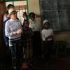 Madonna et ses enfants David et Mercy dans une salle de classe du Centre pour enfants de Mphandula à Mchinji au Malawi, le 5 avril 2013.