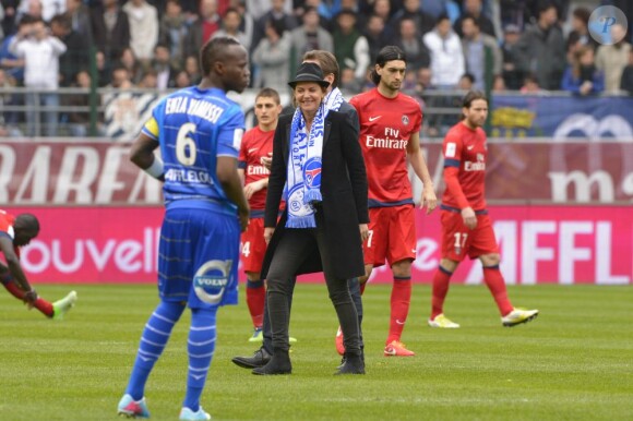 Cendrine Dominguez sur ses terres lors du match Troyes - PSG le 13 avril 2013.