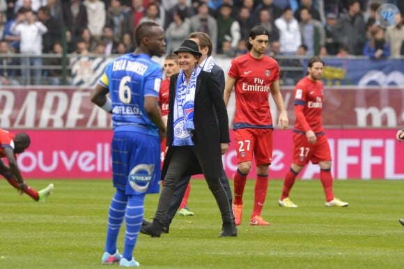 Cendrine Dominguez pendant le match Troyes - PSG le 13 avril 2013.