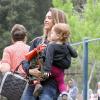 Jessica Alba s'occupe de sa petite dernière Haven au parc à Los Angeles, le 13 Avril 2013