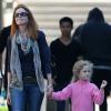 Exclusif - Marcia Cross emmène sa jeune fille Eden à son cours de natation à Los Angeles, le 15 avril 2013.