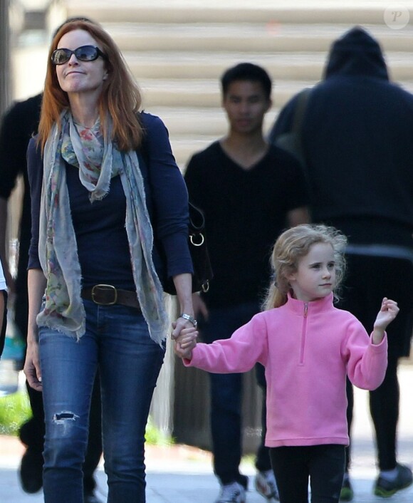 Exclusif - Marcia Cross emmène sa jeune fille Eden à son cours de natation à Los Angeles, le 15 avril 2013.