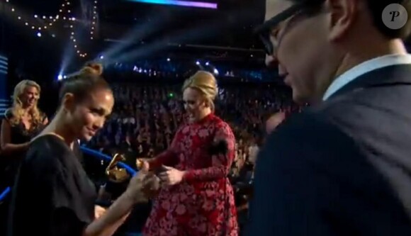 Adele sur la scène des Grammy Awards 2013 où la star a été récompensée du trophée de la meilleure performance pop solo, au Staples Center de Los Angeles, le 10 février dernier.