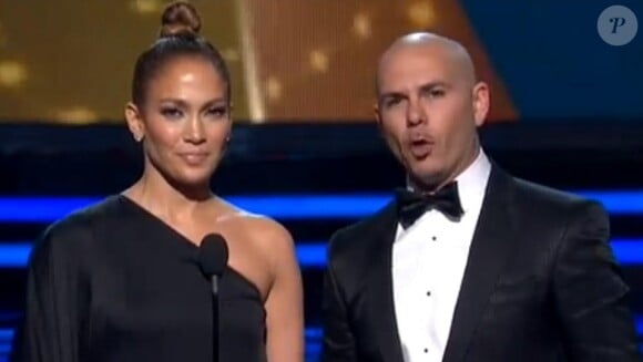 Jennifer Lopez lors des Grammy Awards 2013 où la star a remis le  trophée de la meilleure performance pop solo à Adele, au Staples Center de Los Angeles, le 10 février dernier.