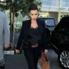 Kim Kardashian, enceinte, dans les rues de Los Angeles, le 18 avril 2013.