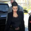 Kim Kardashian promène son baby bump dans les rues de Los Angeles, le 18 avril 2013.