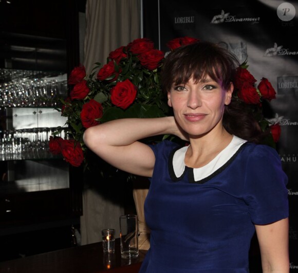 Julie Debazac au lancement de la nouvelle collection de Divamour, marque de lingerie haute-gamme, au Très Honore à Paris le 18 avril 2013.