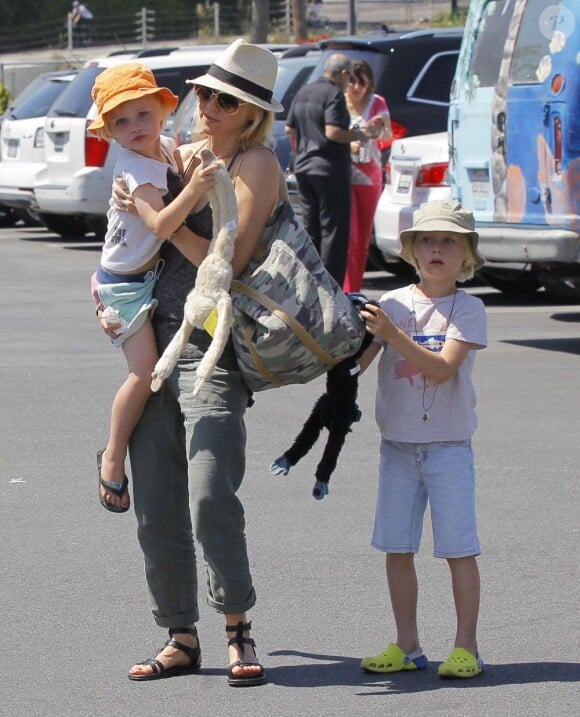 Naomi Watts et ses deux enfants au Kids Earth Day à Los Angeles, le 21 avril 2013.