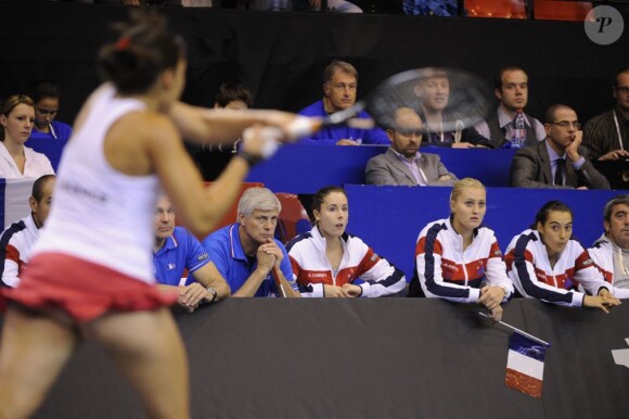 Marion Bartoli devant Caroline Garcia, Katrina Mladenovic et Alizé Cornet à Besançon le 21 avril 2013 dans son match victorieux pour le maintien en 2e division face au Kazakhstan