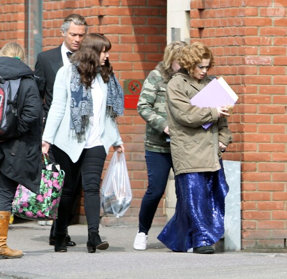 Exclusif - Dominic West, qui incarne Richard Burton, et Helena Bonham Carter, dans la peau de Liz Taylor, sur le tournage du biopic pour la BBC de Burton and Taylor, à Londres le 10 avril 2013