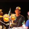Lance Armstrong lors d'un concert du groupe Lance Herbstrong, fondé par trois de ses amis, lors d'un festival à Austin le 20 avril 2013