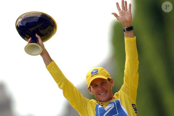 Lance Armstrong après sa cinquième victoire sur le Tour de France le 27 juillet 2003