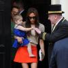 Victoria Beckham et sa fille Harper à Londres, le 24 avril 2013.