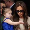 Victoria Beckham et sa fille Harper surprises à Londres, le 24 avril 2013.