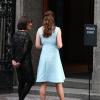 Kate Middleton, enceinte de six mois et sublime en Emilia Wickstead, à la National Portrait Gallery pour le 11e anniversaire de The Art Room, dont elle est la marraine, le 24 avril 2013 à Londres.