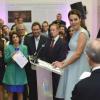 Kate Middleton, enceinte et sublime en Emilia Wickstead, exprime sa fierté à la National Portrait Gallery pour le 11e anniversaire de The Art Room, dont elle est la marraine, le 24 avril 2013 à Londres.