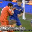 Luis Suarez mord Branislav Ivanovic le 21 avril 2013 lors du match entre Liverpool et Chelsea à Liverpool