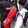 Le chanteur Justin Bieber sort de son hôtel en dansant avec un ami pour se rendre à son concert à Stockholm, le 24 avril 2013.