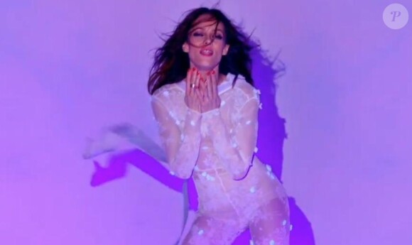 Vanessa Paradis dans le clip de Love Song, son dernier tube tiré de son prochain album dont la sortie est prévue le 13 mai 2013.