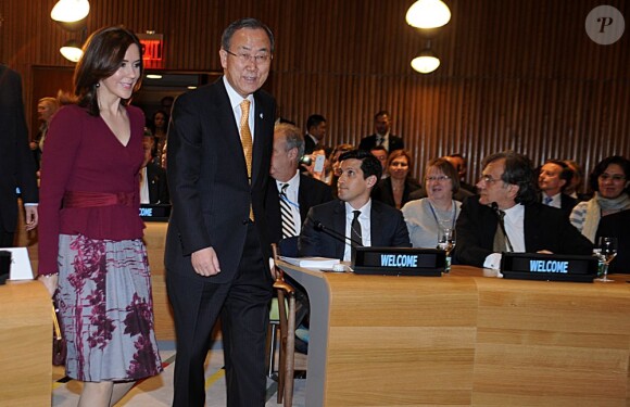 La princesse Mary de Danemark inaugurait au côté du secrétaire général des Nations unies Ban Ki-moon les nouveaux locaux du Conseil de tutelle des Nations unies, la chambre Finn Juhl, jeudi 25 avril 2013 au siège de l'ONU à New York.