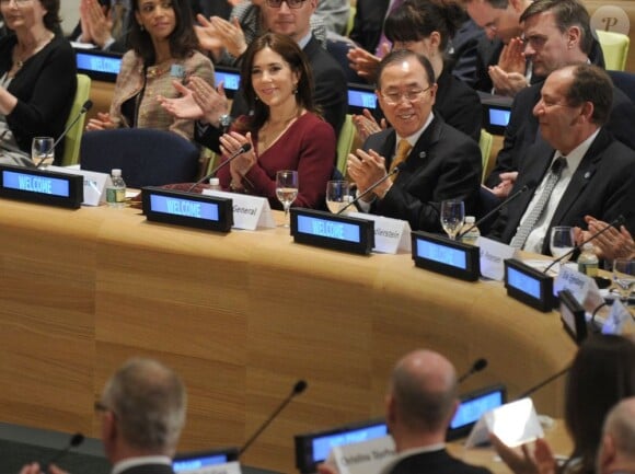 La princesse Mary de Danemark inaugurait avec le secrétaire général des Nations unies Ban Ki-moon les nouveaux locaux du Conseil de tutelle des Nations unies, la chambre Finn Juhl, jeudi 25 avril 2013 au siège de l'ONU à New York.